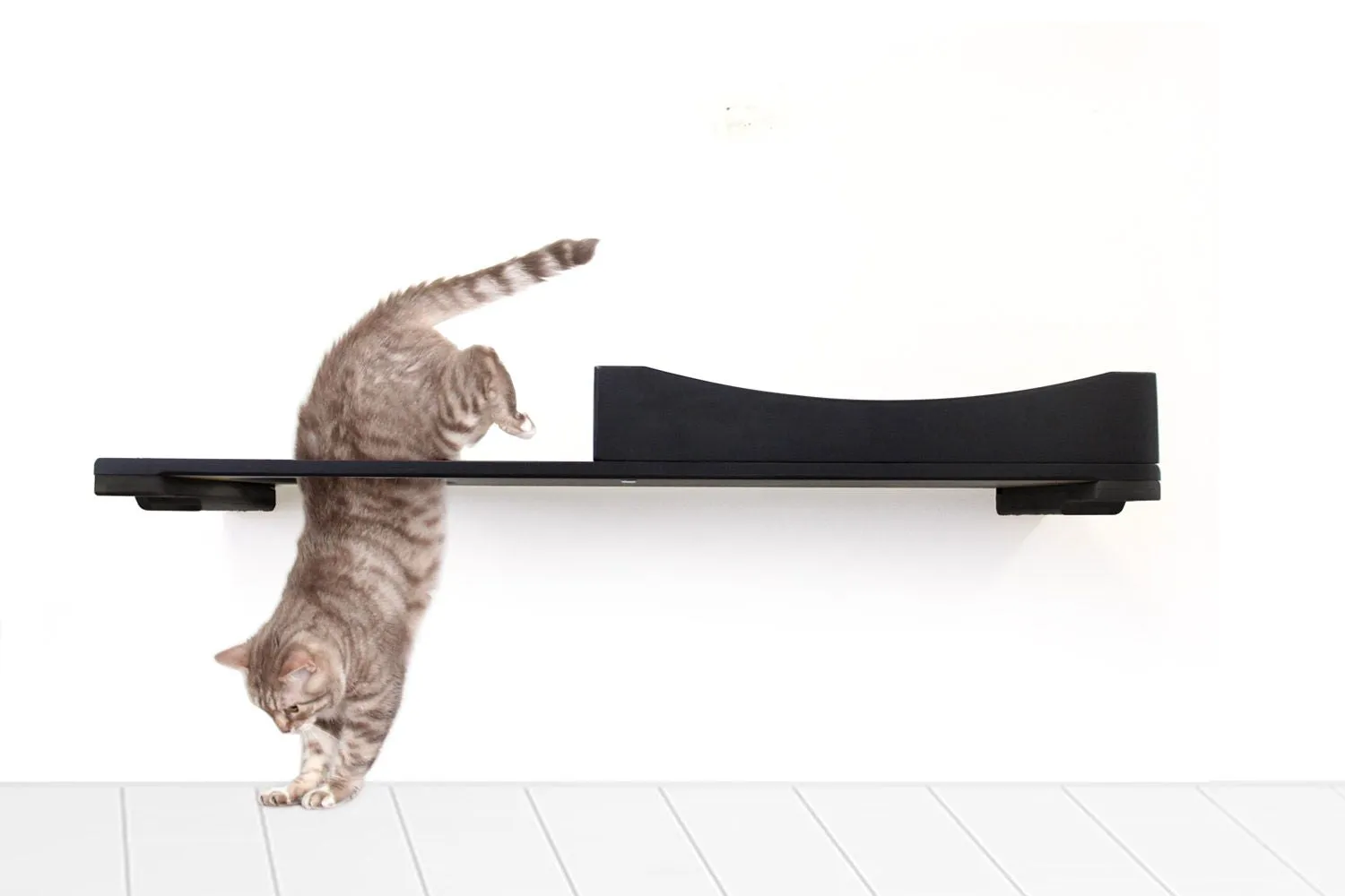 The Nest - A Plush Wall Cat Bed
